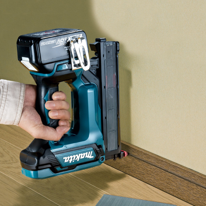 MAKITA Akumulátorová klincovačka 18V, bez aku. a nabíjačky DFN350Z 5