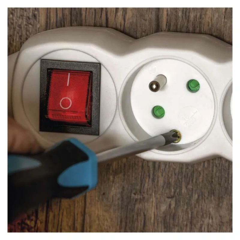 EMOS P1315 Predlžovací kábel 5 m, 3 zásuvky s vypínačom, biely, PVC, 1 mm2 6